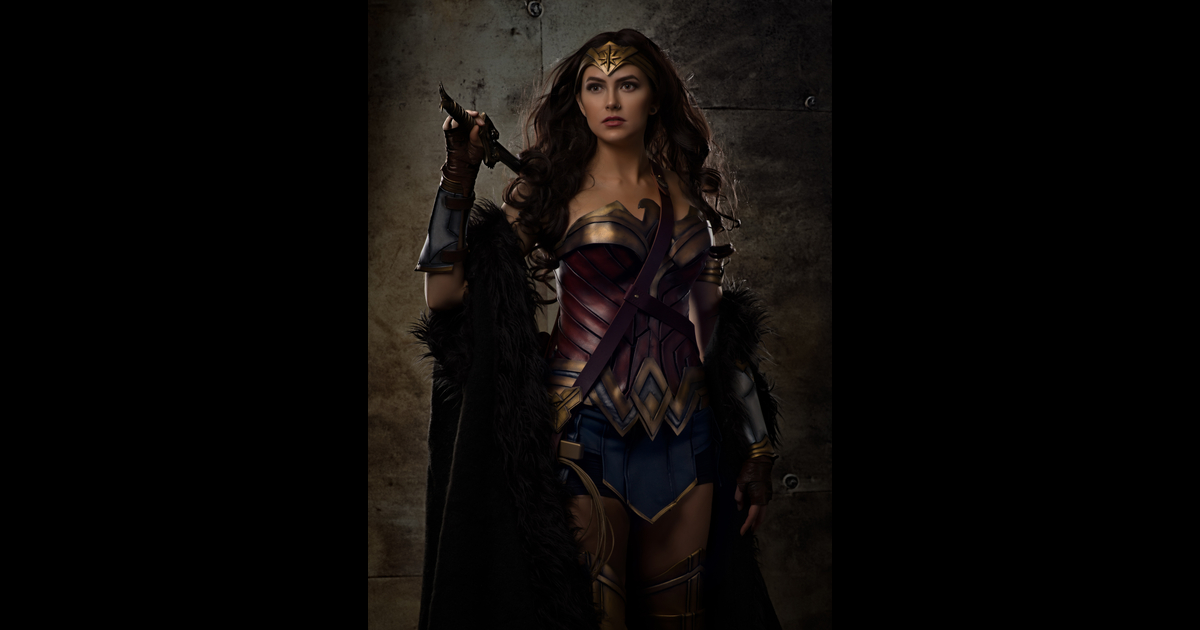 Cosplay: Wonder Woman - Golden Ticket