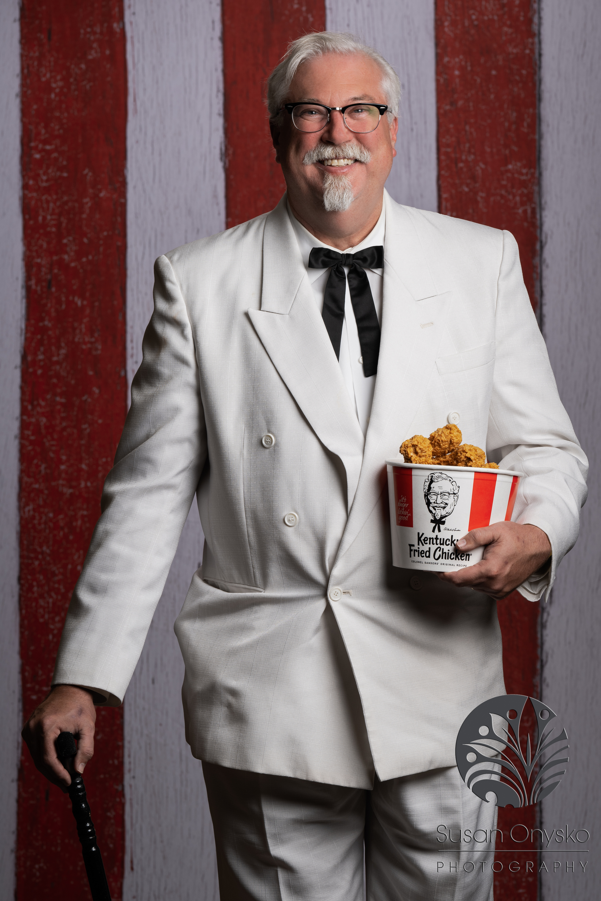 Cosplay Colonel Sanders Golden Ticket