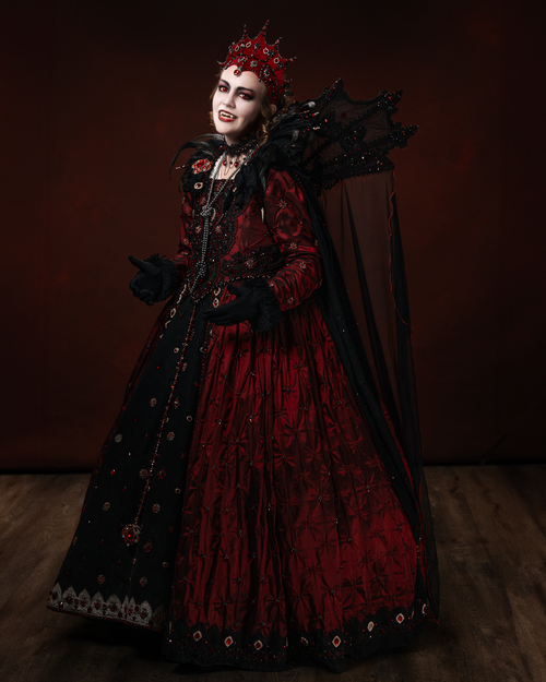 Duchess Of Blood (Elizabeth Bathory) Cosplay